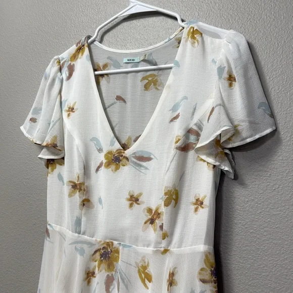 Urban Outfitters Kimchi Blue Sarah Flutter-Sleeve Chiffon Mini Dress - Picture 4 of 14